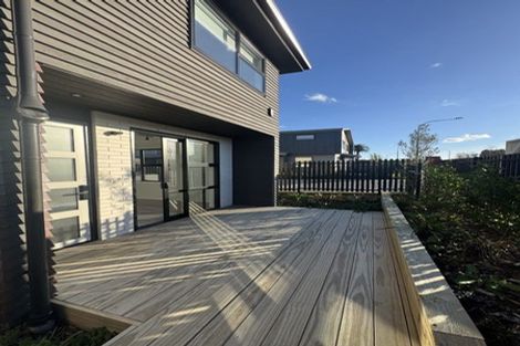 Photo of property in 8/666 Swanson Road, Swanson, Auckland, 0612