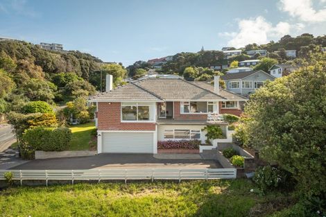 Photo of property in 72 Severn Street, Island Bay, Wellington, 6023
