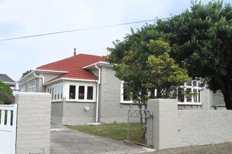 Photo of property in 22 Puru Crescent, Lyall Bay, Wellington, 6022