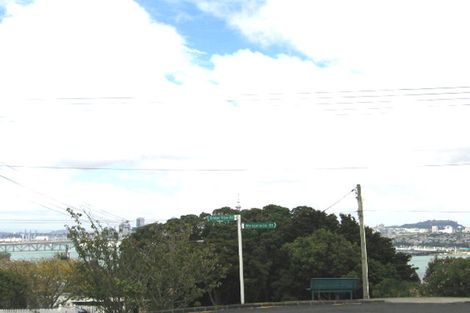 Photo of property in 22 Bridge View Road, Birkenhead, Auckland, 0626