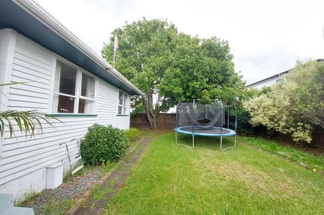 Photo of property in 9b Ware Place, Pakuranga Heights, Auckland, 2010