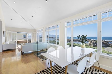 Photo of property in 382 The Esplanade, Island Bay, Wellington, 6023