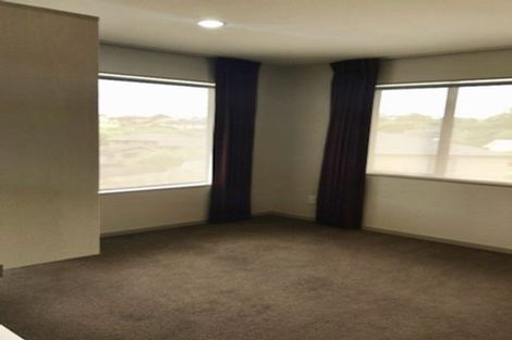 Photo of property in 33 Kilkelly Avenue, Pinehill, Auckland, 0632