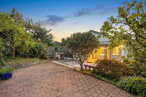 Photo of property in 1/22 Sandown Road, Rothesay Bay, Auckland, 0630