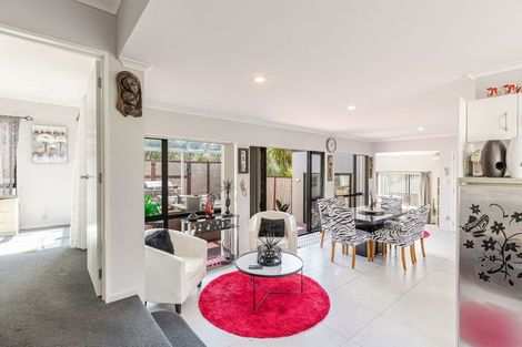 Photo of property in 52 Hewlett Road, Massey, Auckland, 0614