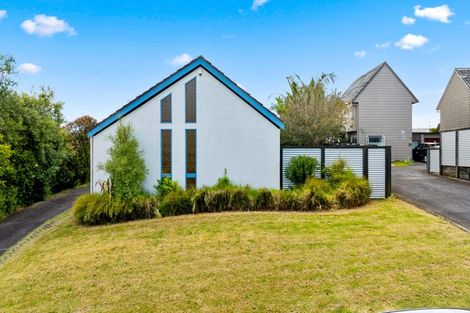 Photo of property in 1/1 Gatman Street, Birkdale, Auckland, 0626