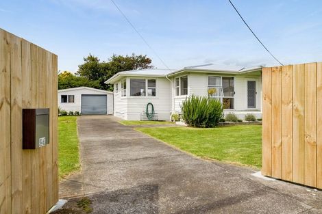 Photo of property in 24 Murray Avenue, Hawera, 4610