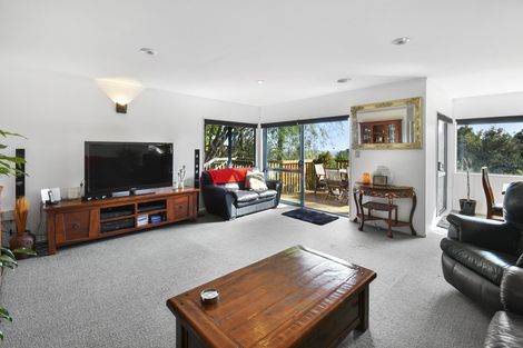 Photo of property in 18 Gibbs Crescent, Red Hill, Papakura, 2110