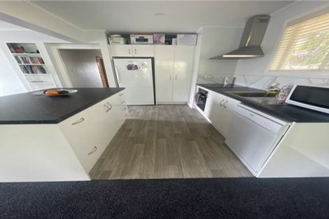 Photo of property in 11 Innes Way, Newlands, Wellington, 6037