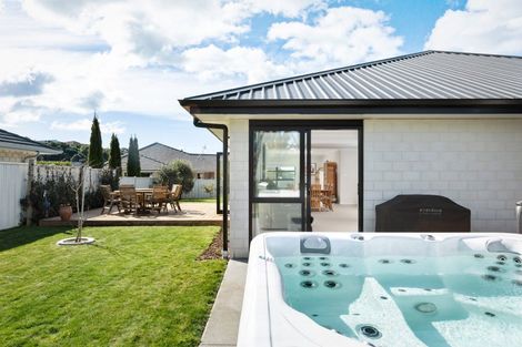 Photo of property in 6 Vantage Place, Omokoroa, 3114