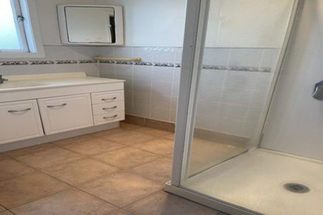 Photo of property in 36 Graham Avenue, Te Atatu Peninsula, Auckland, 0610