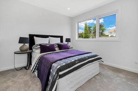 Photo of property in 19 Scarboro Terrace, Murrays Bay, Auckland, 0630