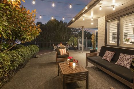 Photo of property in 12 Veronica Close, Red Beach, 0932