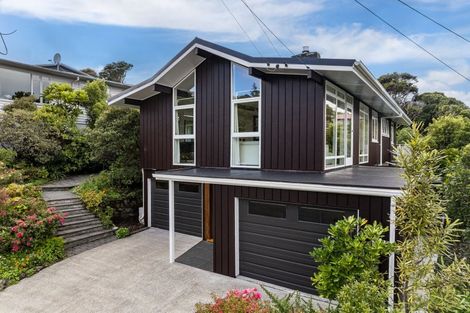 Photo of property in 5 Christina Grove, Normandale, Lower Hutt, 5010