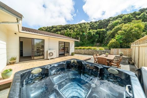 Photo of property in 56 Albatross Close, Whitby, Porirua, 5024