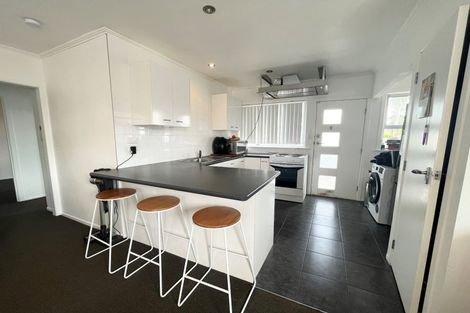 Photo of property in 118 Mcleod Road, Te Atatu South, Auckland, 0610