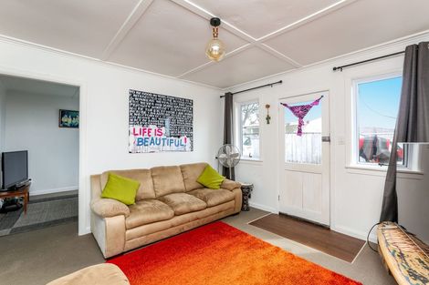 Photo of property in 2 Karamu Street, Strandon, New Plymouth, 4312