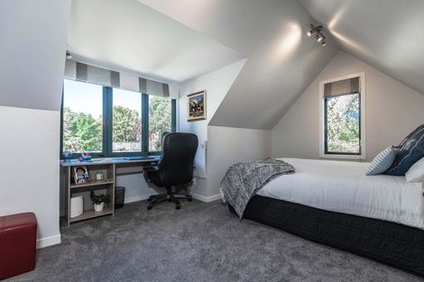 Photo of property in 17a Simla Crescent, Khandallah, Wellington, 6035