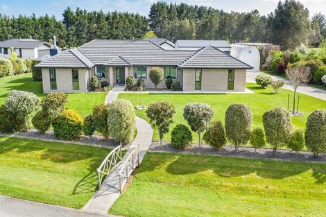 Photo of property in 52 Garth Road, Levin, 5571