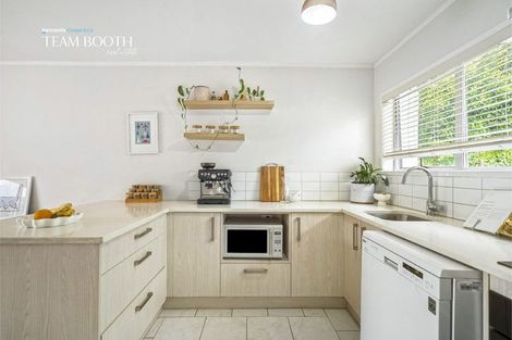 Photo of property in 3a/2 Kirrie Avenue, Te Atatu South, Auckland, 0610