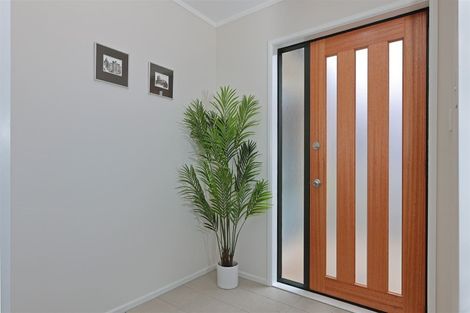 Photo of property in 14 Chesterton Terrace, Henderson, Auckland, 0612