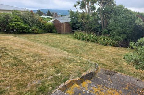 Photo of property in 7 Griffiths Grove, Newlands, Wellington, 6037