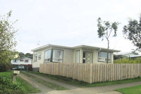 Photo of property in 219 Dowse Drive, Maungaraki, Lower Hutt, 5010