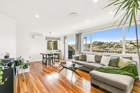 Photo of property in 137 Ruskin Road, Newlands, Wellington, 6037