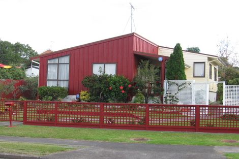 Photo of property in 38 Granville Drive, Massey, Auckland, 0614