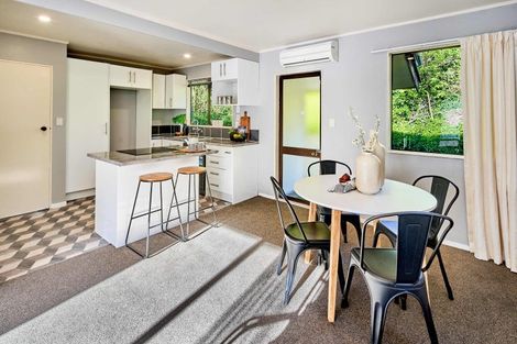 Photo of property in 72b Newlands Road, Newlands, Wellington, 6037