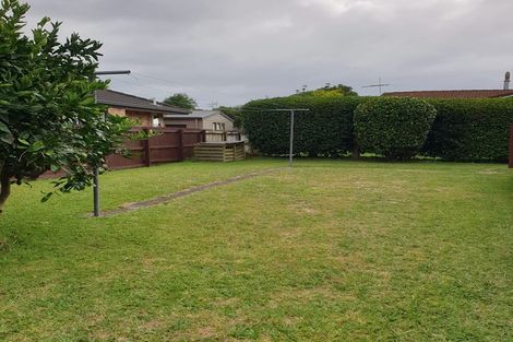 Photo of property in 32b Edgewater Parade, Waiuku, 2123