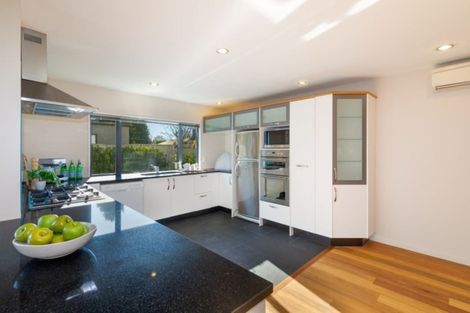 Photo of property in 16 Dee Street, St Albans, Christchurch, 8014