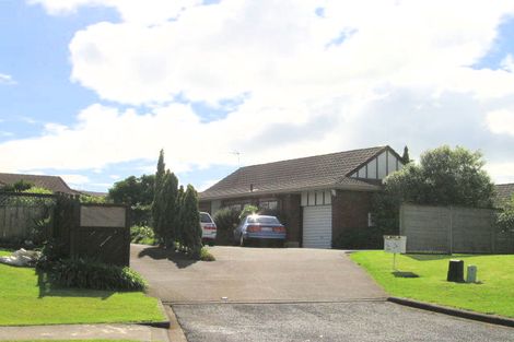 Photo of property in 2/6 Kadina Place, Botany Downs, Auckland, 2010