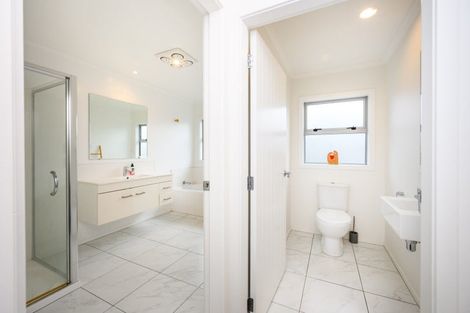 Photo of property in 17 Lorenzo Place, Kelvin Grove, Palmerston North, 4414