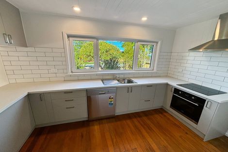 Photo of property in 5 Brookby Crescent, Avonhead, Christchurch, 8042