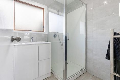 Photo of property in 2/2 Forsythe Place, Massey, Auckland, 0614