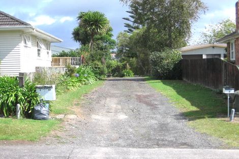 Photo of property in 2/8 Glendene Avenue, Glendene, Auckland, 0602