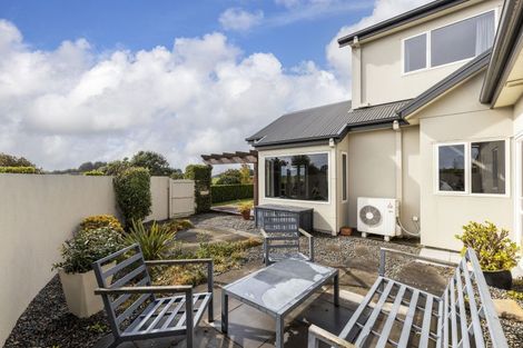 Photo of property in 10 Sampson Avenue, Waiwhakaiho, New Plymouth, 4312