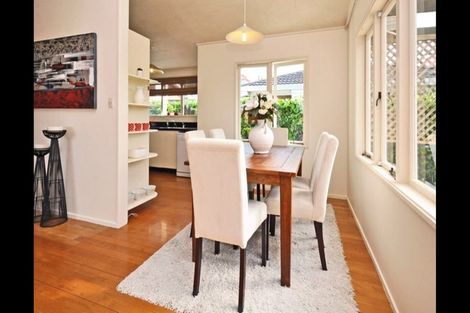Photo of property in 2/51 Ocean View Road, Hillcrest, Auckland, 0627