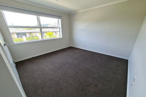 Photo of property in 16 Bluff Road, Kenepuru, Porirua, 5022