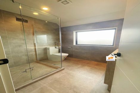 Photo of property in 44 William Souter Street, Forrest Hill, Auckland, 0620