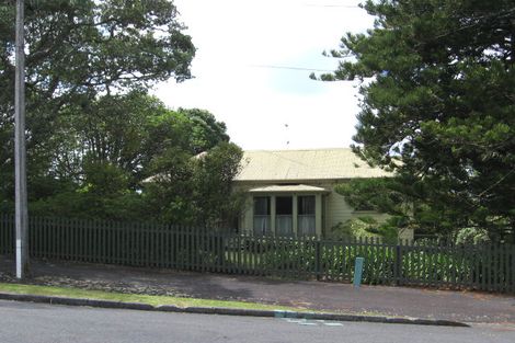 Photo of property in 10 Bridge View Road, Birkenhead, Auckland, 0626