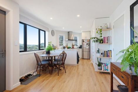 Photo of property in 19 Miles Crescent, Newlands, Wellington, 6037