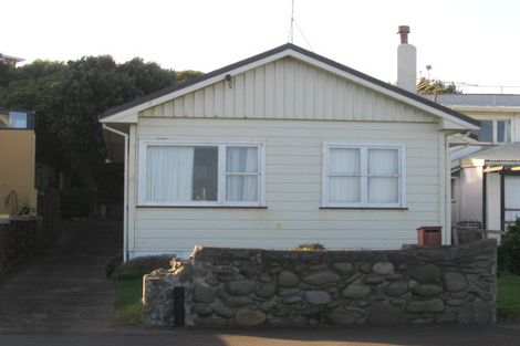 Photo of property in 16 Sunset Parade, Plimmerton, Porirua, 5026