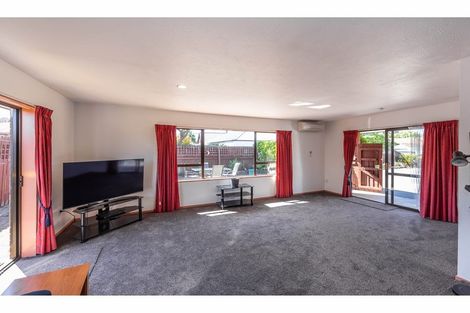 Photo of property in 17 Wiremu Street, Redwood, Christchurch, 8051