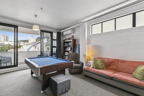 Photo of property in Endeavour Apartments, 18/125u Thorndon Quay, Pipitea, Wellington, 6011