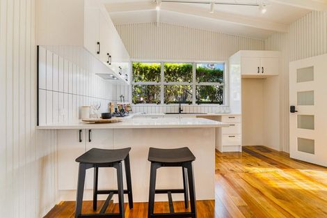 Photo of property in 2/1c Bank Street, Hillcrest, Auckland, 0627