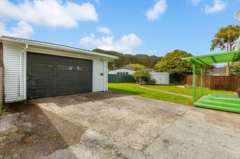 Photo of property in 51 Russell Road, Wainuiomata, Lower Hutt, 5014