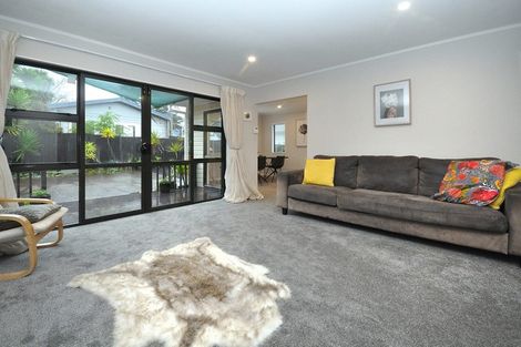Photo of property in 27a Tahi Terrace, Glen Eden, Auckland, 0602