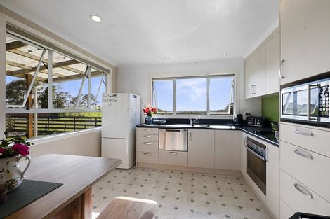 Photo of property in 435 Barrett Road, Omata, New Plymouth, 4374
